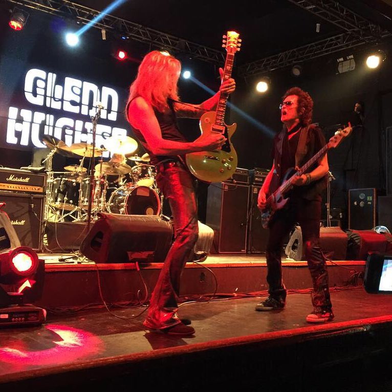 Aldrich e Hughes, dois monstros sagrados do Rock (Foto - Reprodução/Facebook Glenn Hughes)