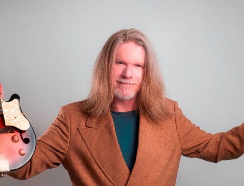 Humberto Gessinger se apresenta nos dias 2, 3 e 4 de maio, no Teatro Guaíra